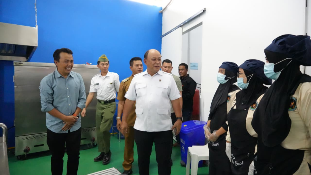 Dorong Ekonomi Rakyat melalui MBG, Kepala BGN Kabupaten Belitung Pantau SPPG di Bandung